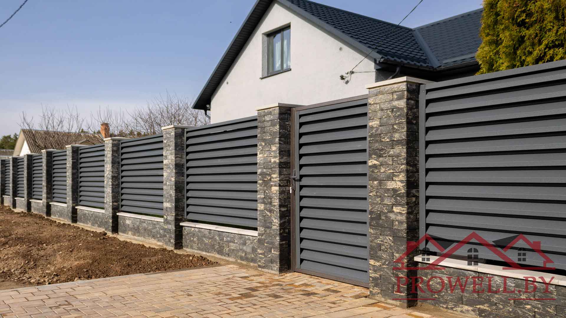 Забор из ЛЕГО КИРПИЧА, жалюзи RAl 7024 (серый графит) MAT + ворота откатные + калитка