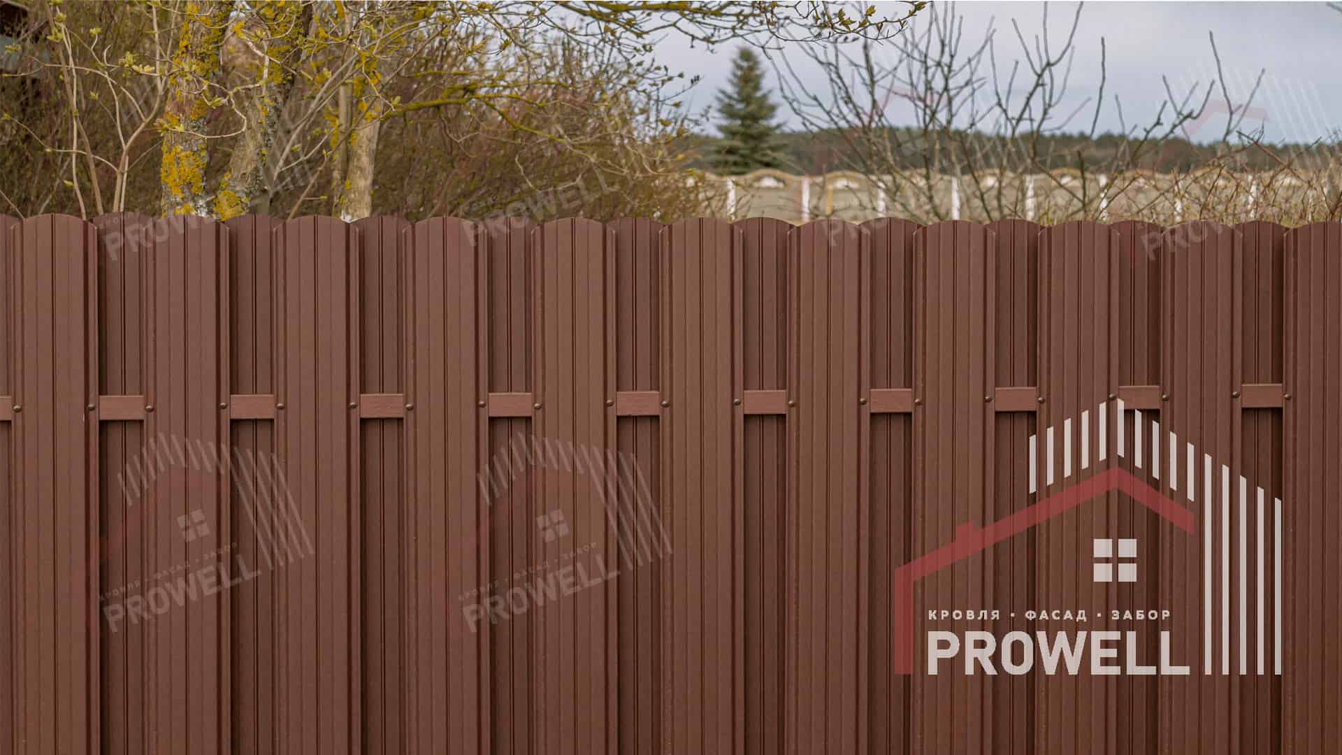 Забор из металлического штакетника 